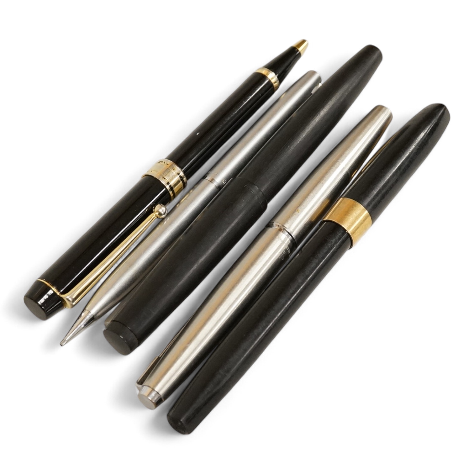 A Sheaffer 585 fountain pen and mechanical pencil, together with a Parker 45 fountain pen, a Lamy 2000 fountain pen and a Pilot ballpoint pen (5)